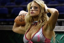 墨西哥上演火辣內(nèi)衣橄欖球賽