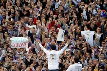 皇馬隊(duì)員全城游街慶祝西甲奪冠