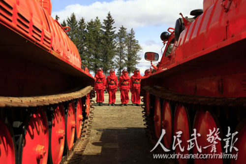 �ٱ��ڿ�ǰ�v�����M(j��n)�����(du��)���DƬ��Դ�������侯��(b��o)