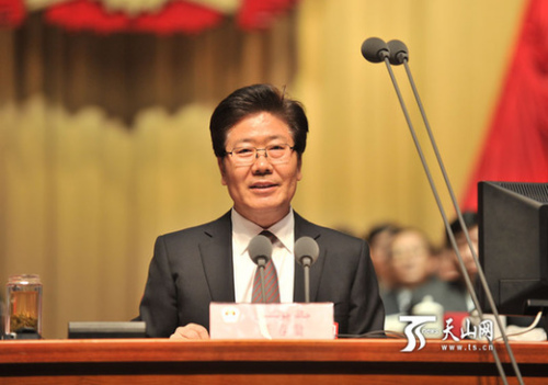 大會主席團常務主席、執(zhí)行主席張春賢主持會議 大會主席團常務主席、執(zhí)行主席張春賢主持會議