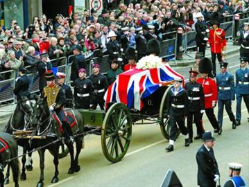 4��17������Ӣ��(gu��)�׶����أ��ʼ��T���ڱ��(du��)�o(h��)�����Р����˵��`��ǰ��ʥ���_����á� ���A��/·͸