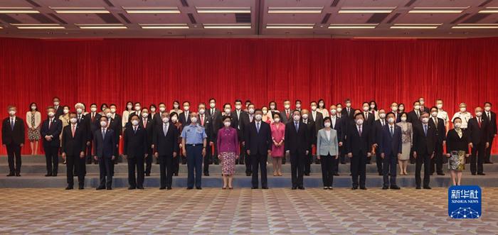 習(xí)近平會見香港特別行政區(qū)行政、立法、司法機關(guān)負(fù)責(zé)人