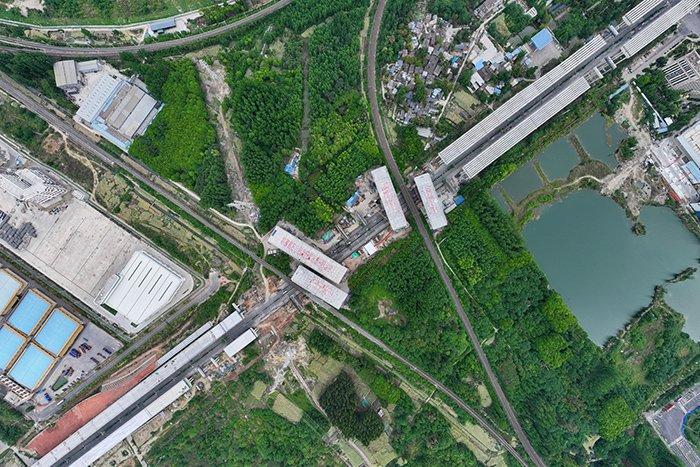 總重7.6萬(wàn)噸！4座高速公路橋梁同步完成轉(zhuǎn)體