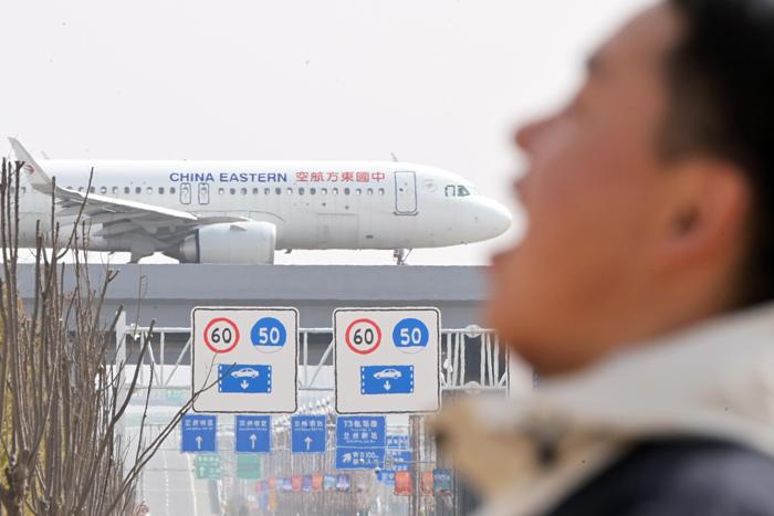 蘭州T3飛機(jī)過橋火出圈吸引游客打卡