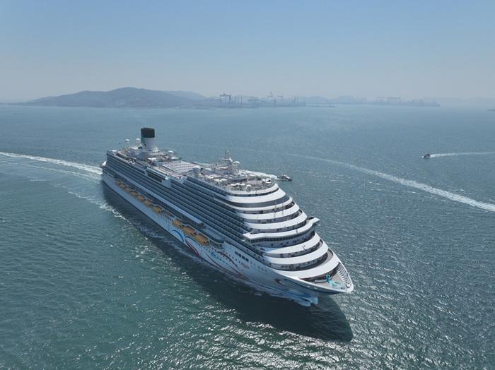 首艘國(guó)產(chǎn)大型郵輪“愛(ài)達(dá)·魔都號(hào)”開(kāi)啟青島航次