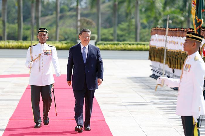 習(xí)近平出席馬來西亞最高元首易卜拉欣舉行的歡迎儀式