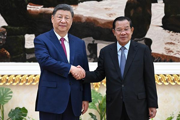 習(xí)近平會見柬埔寨人民黨主席、參議院主席洪森