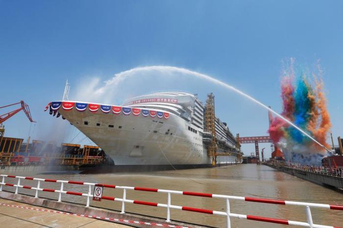 第二艘國產(chǎn)大型郵輪“愛達·花城號”實現(xiàn)塢內(nèi)起浮