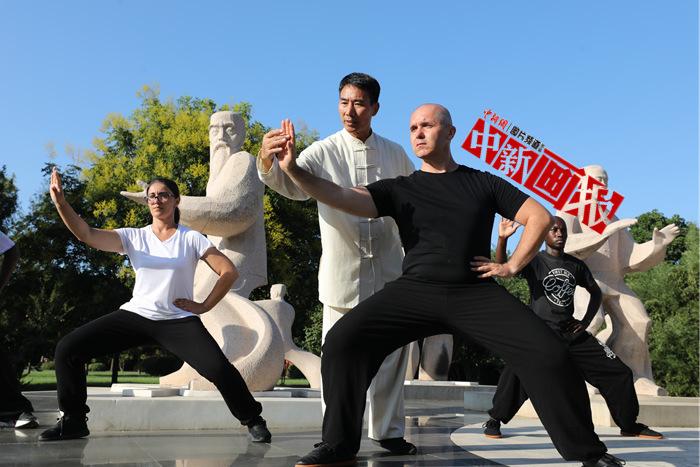 “China Travel”持續(xù)火熱 老外在中國越來越會玩了