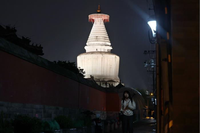 北京西城妙應(yīng)寺白塔點亮