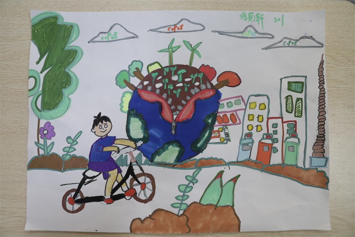 《綠色出行，紅色出行》 何易軒 9歲