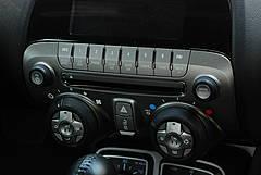 復(fù)古的美式美感 雪佛蘭Camaro內(nèi)飾詳解