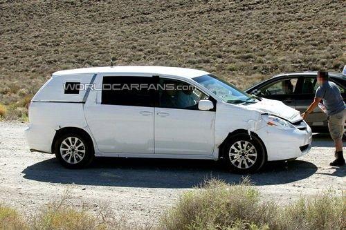于12月發(fā)布 2011款豐田Sienna諜照曝光 汽車之家 于12月發(fā)布 2011款豐田Sienna諜照曝光 汽車之家