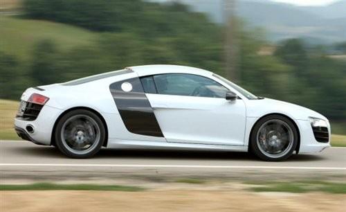 彗星撞地球 奧迪R8單挑法拉利Scuderia