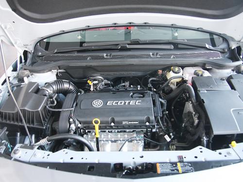 實(shí)拍運(yùn)動性感兩廂車 靜態(tài)體驗(yàn)別克英朗