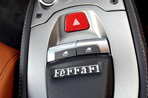 國(guó)家寶藏 試法拉利最新超跑458 Italia