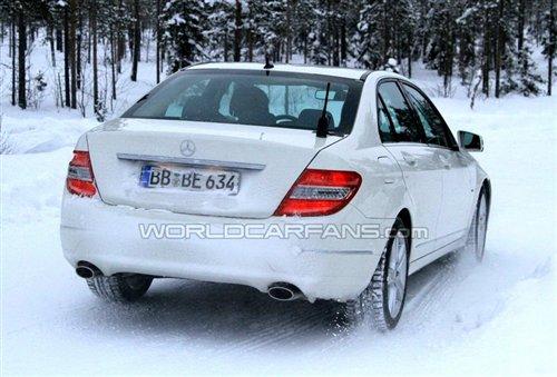 預(yù)計年底亮相 改款奔馳C級路試首次曝光 汽車之家 預(yù)計年底亮相 改款奔馳C級路試首次曝光 汽車之家