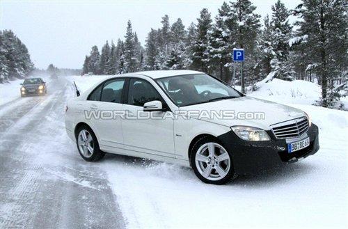 預(yù)計年底亮相 改款奔馳C級路試首次曝光 汽車之家 預(yù)計年底亮相 改款奔馳C級路試首次曝光 汽車之家