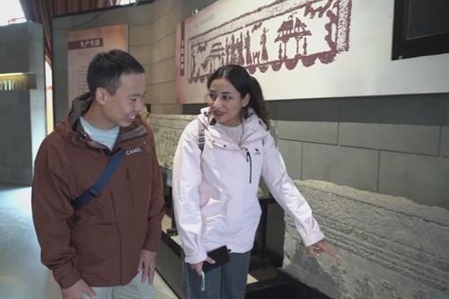 【2025打卡中國】“兩漢”都有哪些事兒？埃及博主邀您跨時空“擼串”！