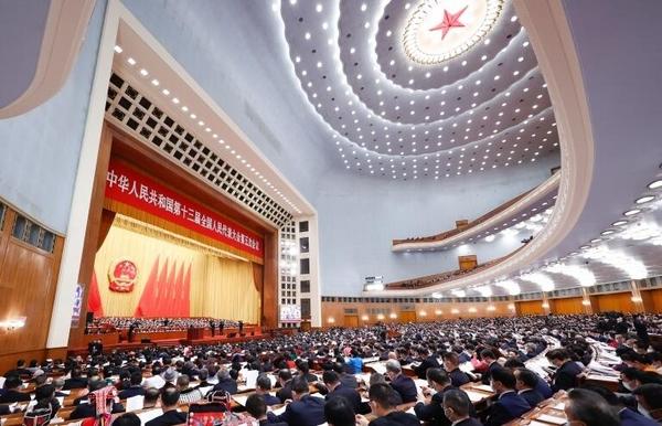 “兩高”報(bào)告談懲治網(wǎng)絡(luò)犯罪：規(guī)范直播帶貨，從嚴(yán)追訴誹謗