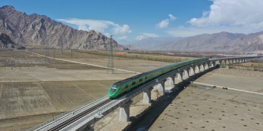 中國速度，讓奇跡不斷發(fā)生<p>有一種速度叫中國速度，有一種效率是中國效率。這十年，中國速度一次次驚艷世界。<p>