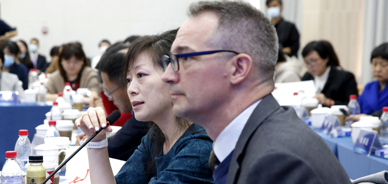 中國擴(kuò)大高水平開放決心不變 外企稱更看好中國市場<p>    企業(yè)代表表示，通過聆聽圓桌會(huì)關(guān)于黨的二十大報(bào)告的詳細(xì)解讀，對(duì)于報(bào)告重點(diǎn)內(nèi)容有了更深入更全面的掌握和理解，更加提振了在華投資的信心。<p>