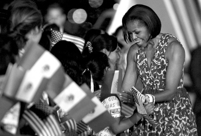 那些年美國(guó)的第一夫人:?jiǎn)为?dú)出訪成外交潤(rùn)滑劑