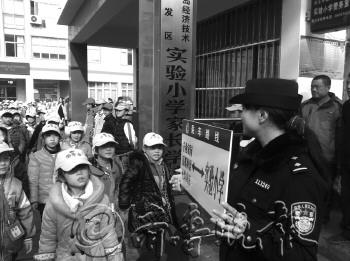 黃島爆炸區(qū)域學生可乘免費校車