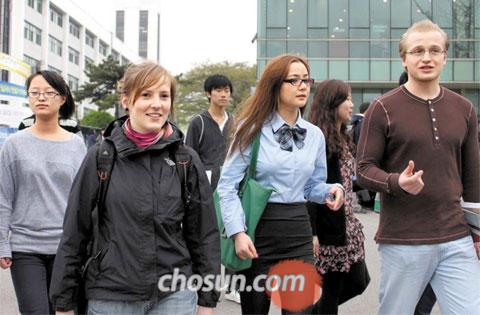 韓國(guó)積極吸引移民教育醫(yī)療體系阻礙高級(jí)人才來(lái)韓