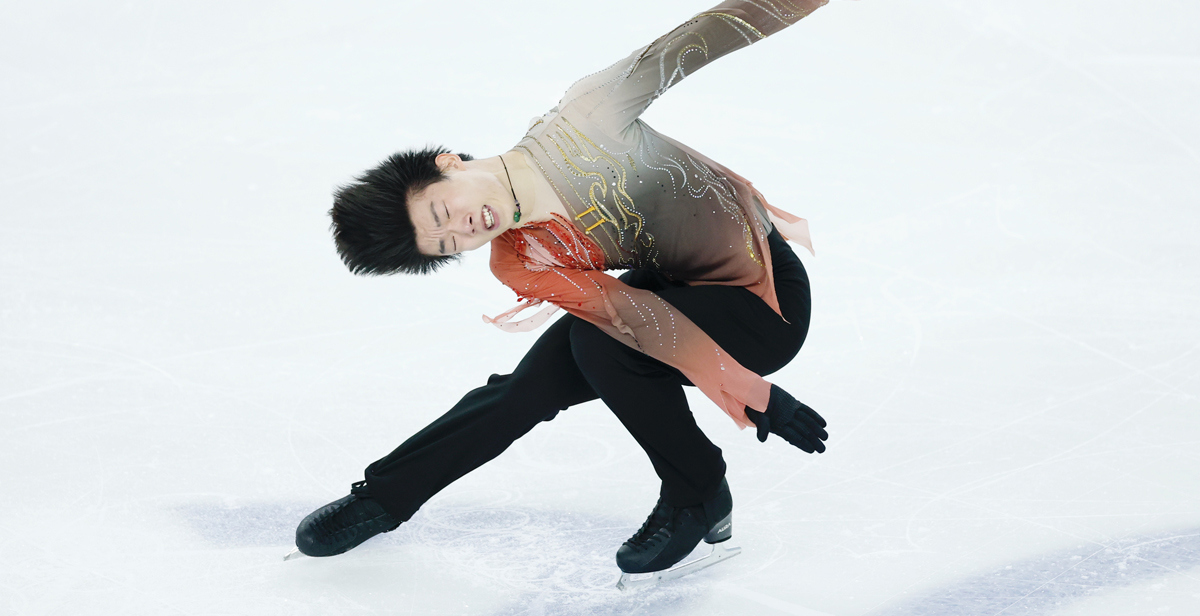亞冬會(huì)花樣滑冰男子個(gè)人滑自由滑比賽舉行
