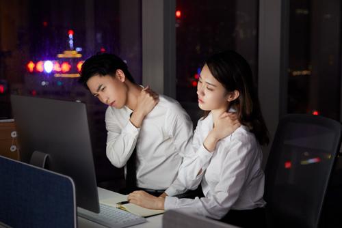 久坐傷身！中醫(yī)教你三組動(dòng)作緩解肩頸疲勞