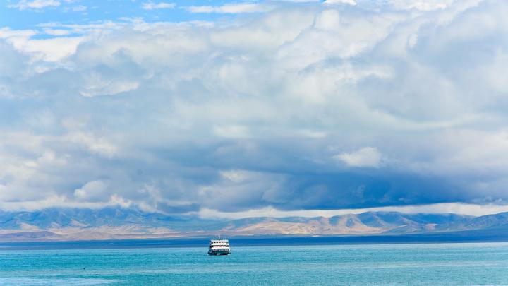 江山如此多嬌 | 青海湖不遠(yuǎn)，馬鼻子下湖泊含鹽