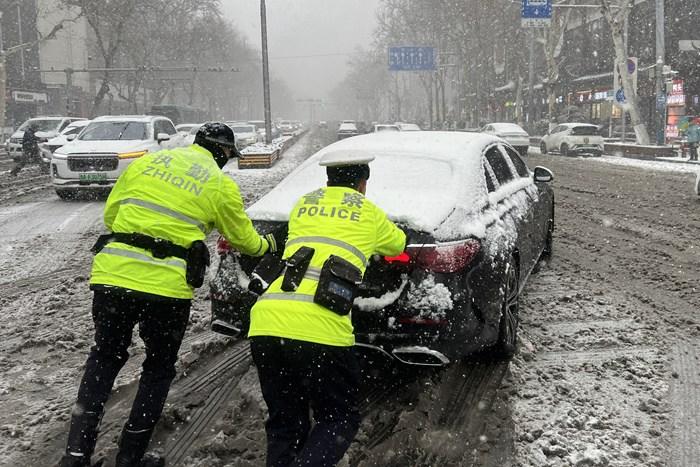 積雪深度超15厘米！濟南發(fā)布暴雪紅色預(yù)警