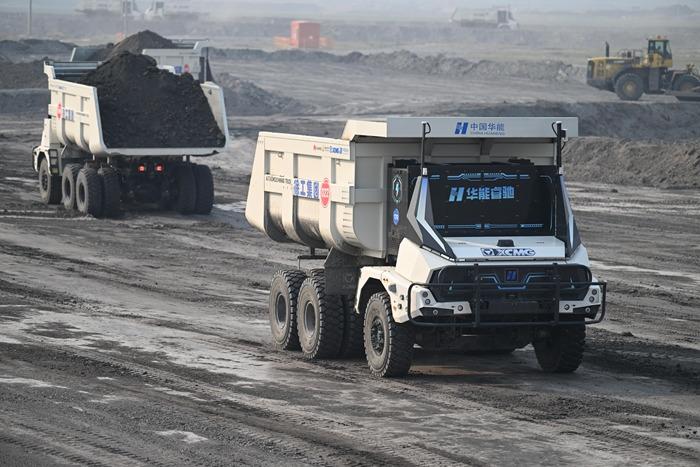 全球首個(gè)百臺(tái)純電動(dòng)無人駕駛礦用卡車集群投運(yùn)